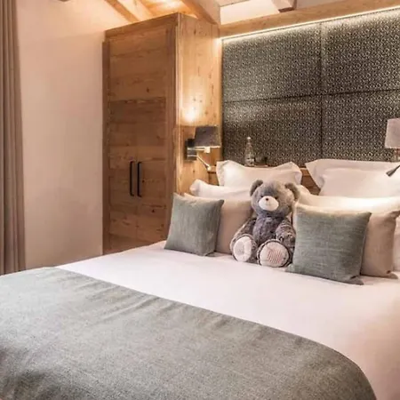 6br Chalet Close To The Village Centre Of 别墅