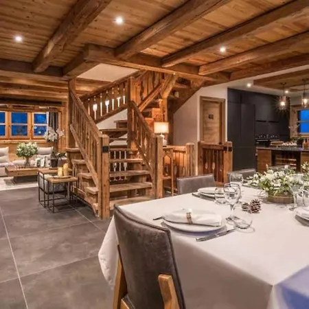 6br Chalet Close To The Village Centre Of 别墅